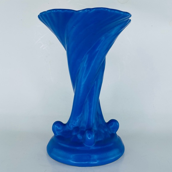 Vintage Camark Matte Blue Cornucopia 9" Swirl Vase - Circa 1930s - Picture 1 of 9